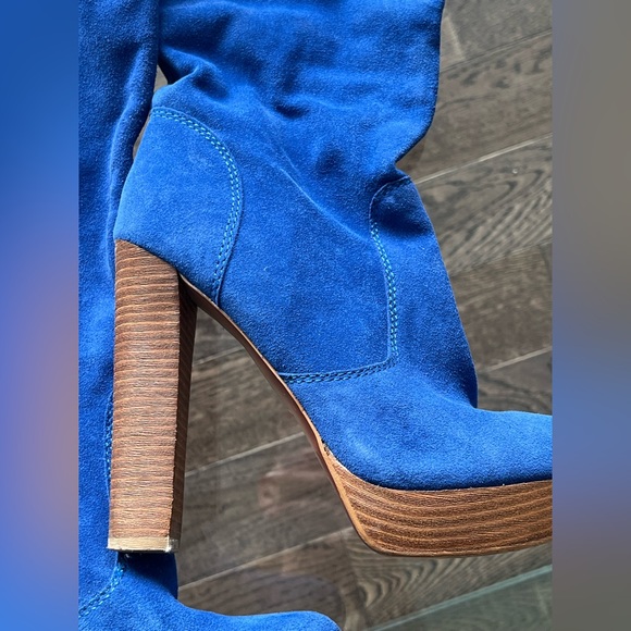 Boots - Picture 2 of 7